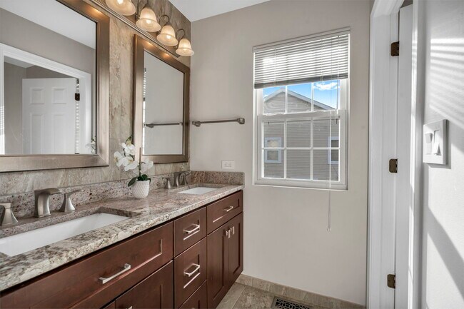 Building Photo - 2241 Avalon Ct S