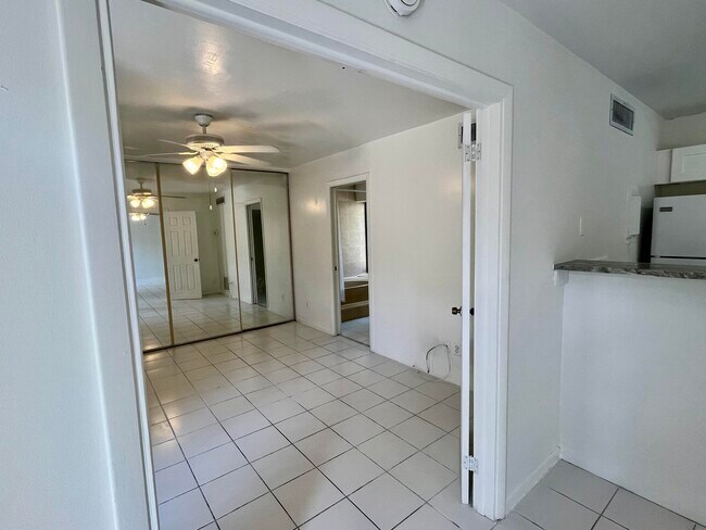 Building Photo - 631 Executive Center Dr