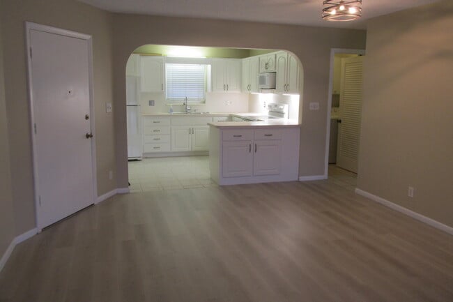 Building Photo - 10789 N Military Trl