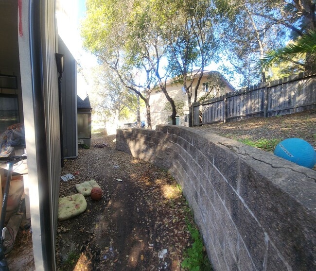 Building Photo - Bigger than average home in SLO! Lots of space!