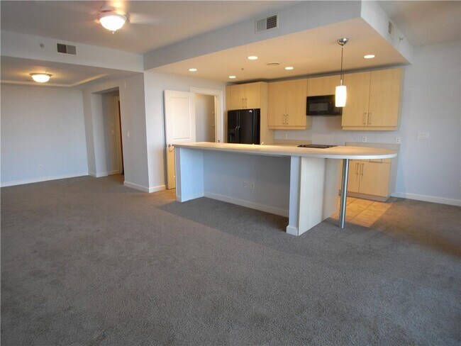 Building Photo - 250 Park Ave W NW