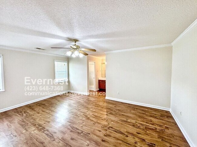 Building Photo - 3-Bedroom, 2-Bath Home with Modern Applian...
