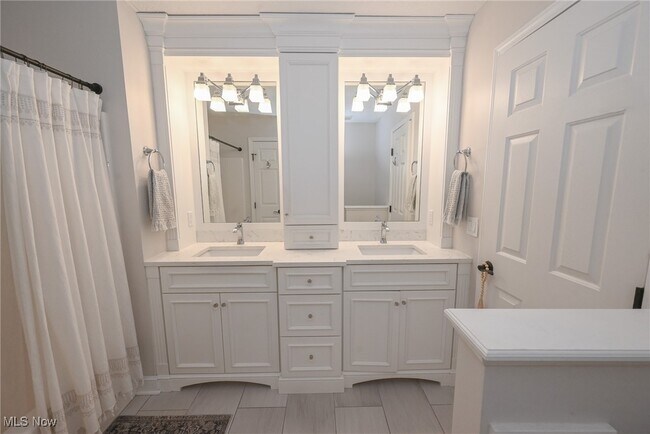 Building Photo - 1305 Fieldstone Ct