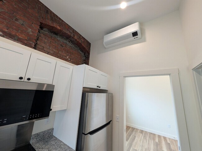 Building Photo - 22 S Main St