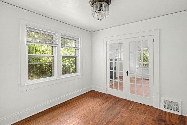 Building Photo - Charming Kenilworth Home