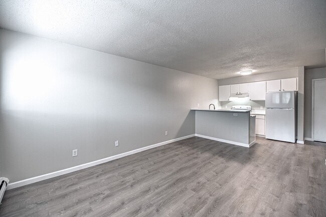Building Photo - 3604 E Uintah St