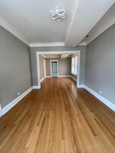 Building Photo - 6740 S Saint Lawrence Ave