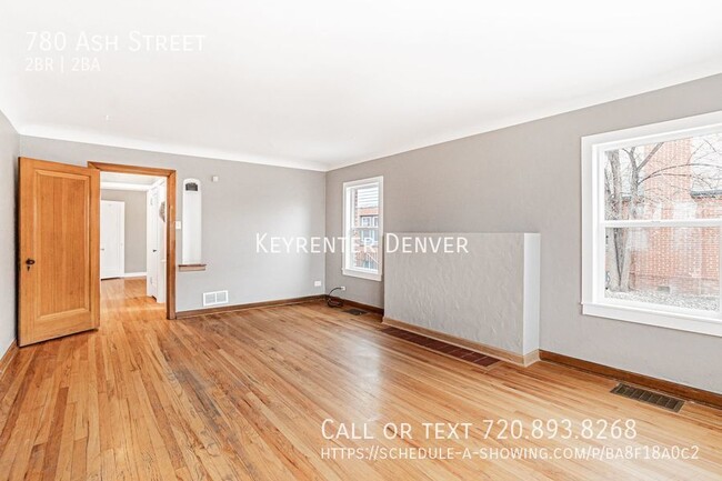 Building Photo - Renovated 2 Bed 2 Bath Duplex with Finishe...