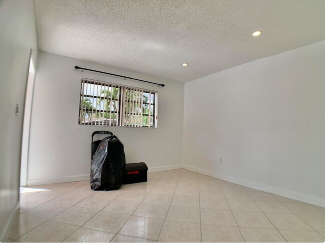 Building Photo - 6411 W 22nd Ct