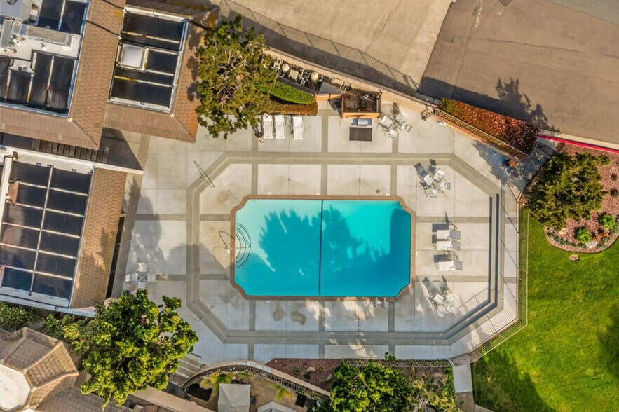 Building Photo - 145 S Shore Dr