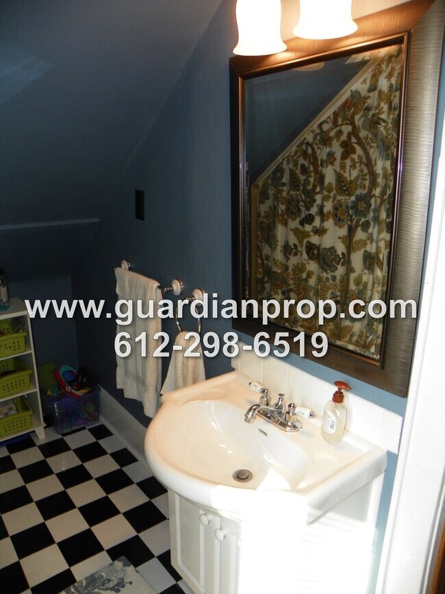 Building Photo - House on Corner Lot Available October 1st, Updated Kitchen/Bath, Fenced Yard, Back Deck, 2 Car Ga...