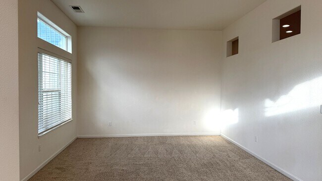 Building Photo - 1635 Murrieta Ct
