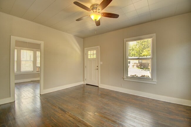 Building Photo - 309 Lowry St