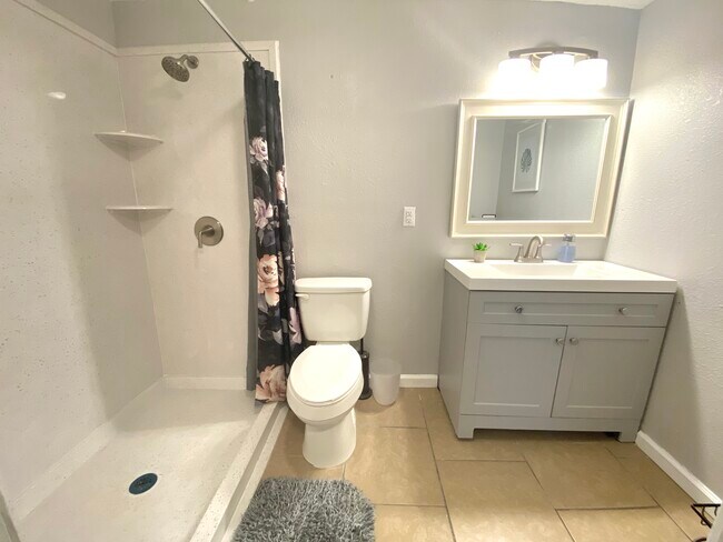 Building Photo - 1131 S 8th St