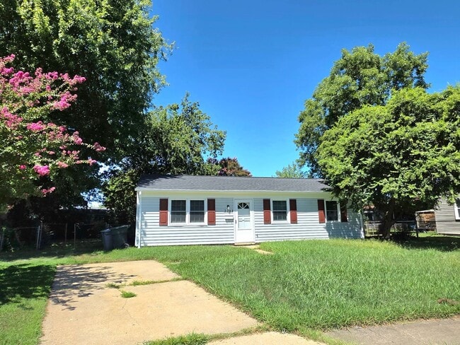 Primary Photo - Move In Ready 3 Bedroom Ranch!