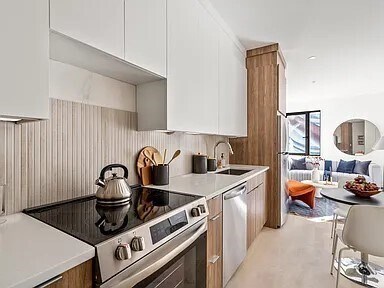 Building Photo - 87 Oxford St