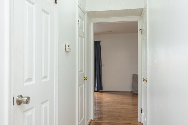 Building Photo - 1134 Mountain View Dr