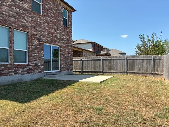 Building Photo - -=Get your second month’s rent FREE when y...