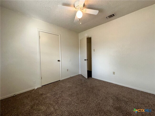 Building Photo - 2905 Persimmon Dr