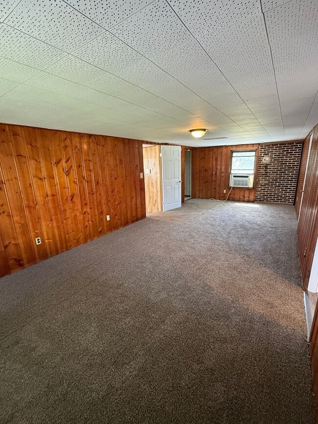 Building Photo - 2 Bed | 1 Bath | Bonus Spaces | Prime Location