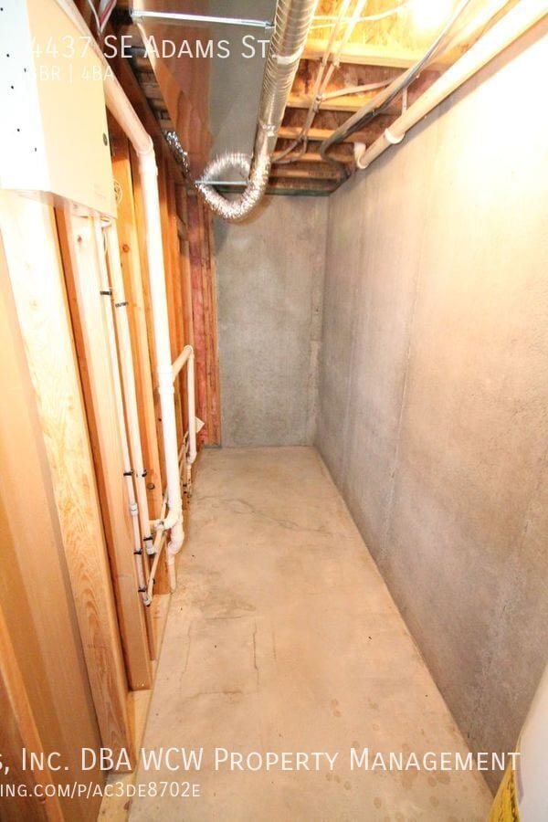 Building Photo - 4437 SE Adams St