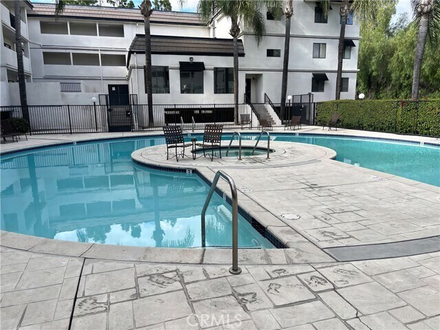 Building Photo - 17735 Kinzie St