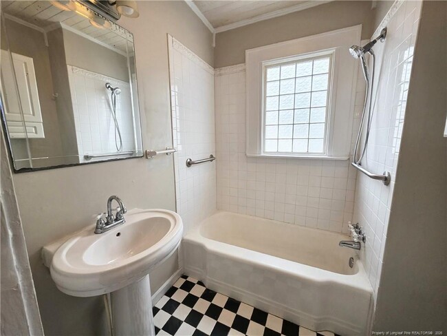 Building Photo - 200 Judd St