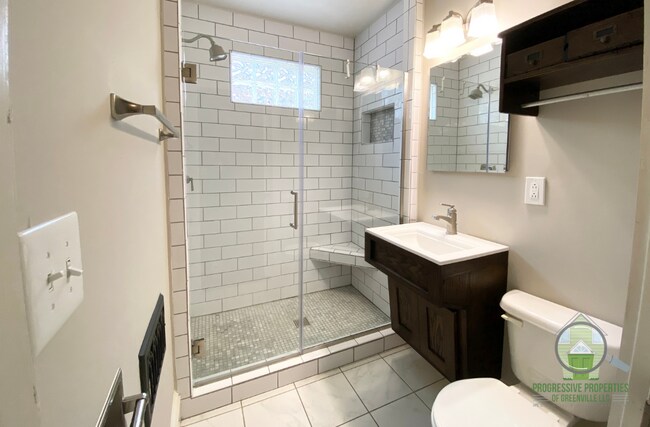 Building Photo - 210 W Faris Rd