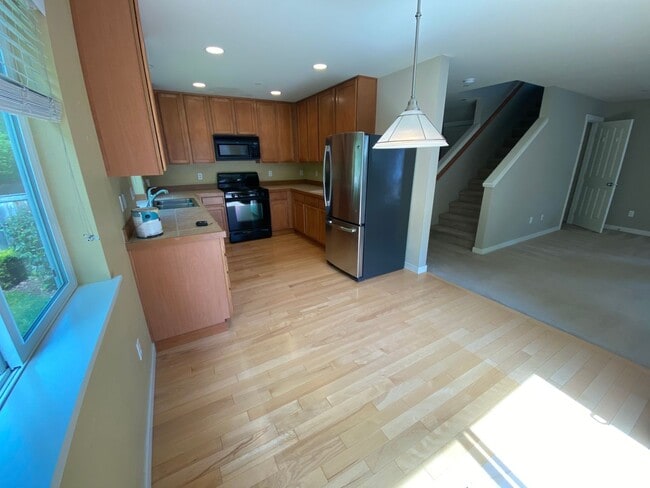 Building Photo - DuPont home with greenspace views, fenced ...