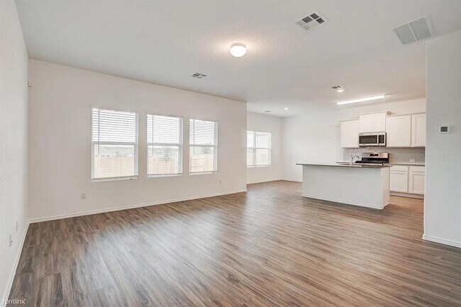 Building Photo - 209 Majestic Cedar Dr