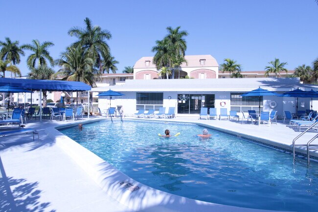 Building Photo - 465 Paradise Isle Blvd