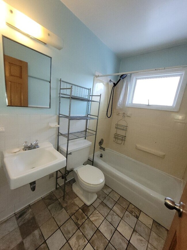 Building Photo - 3021 Blakeley Ave