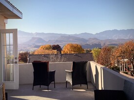 Building Photo - 438 N Stone Mountain Dr