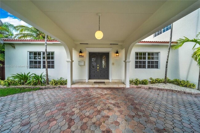 Building Photo - 7100 SW 56th St