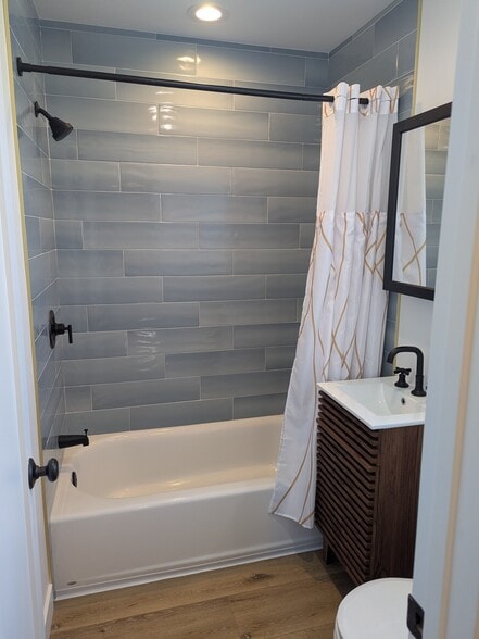 Building Photo - 7311 Carmenita Rd