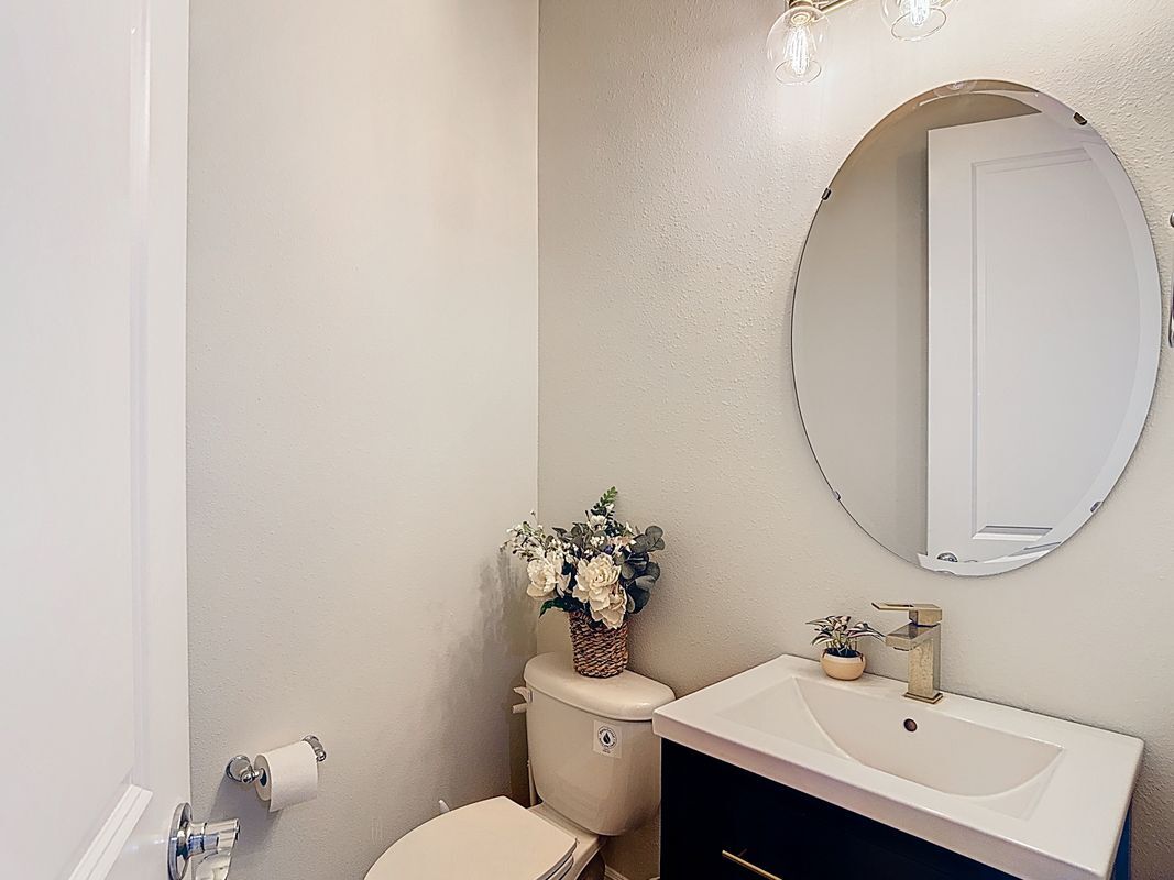 Building Photo - 6485 Shimmering Shrs Ln