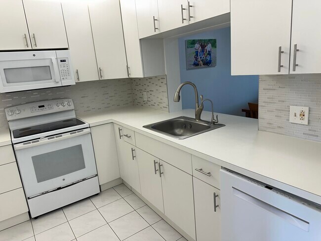 Building Photo - 901 SW 128th Terrace