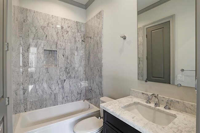 Building Photo - 1909 Revere St