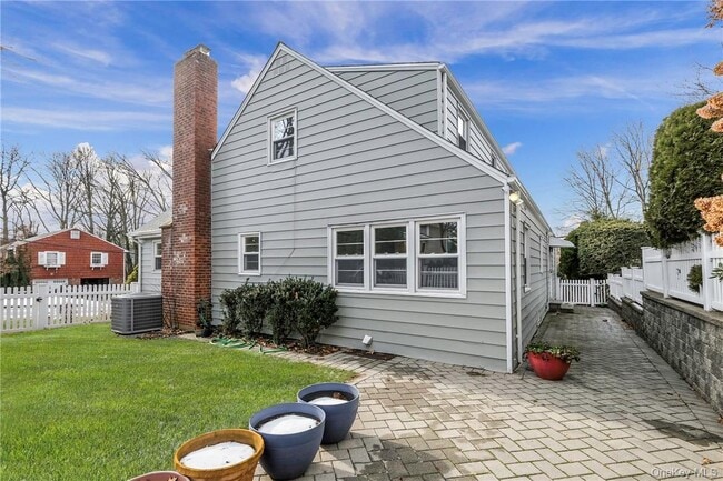 Building Photo - 6 Club Way