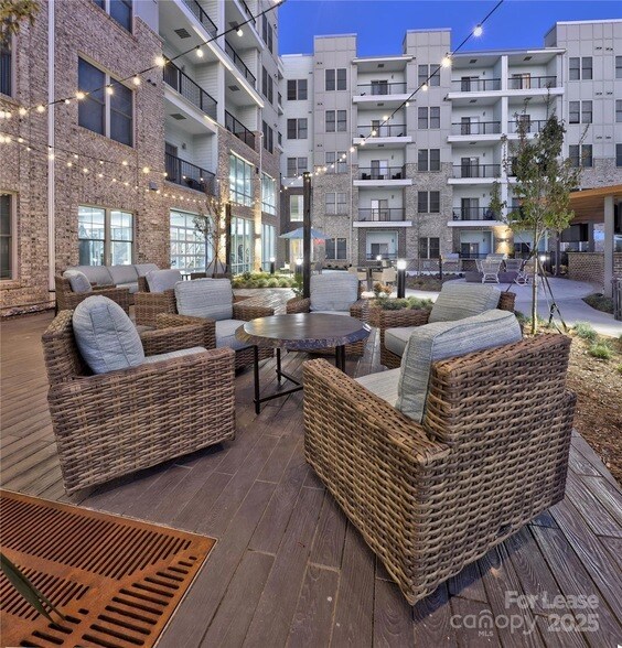 Building Photo - 8501 University Executive Park Dr