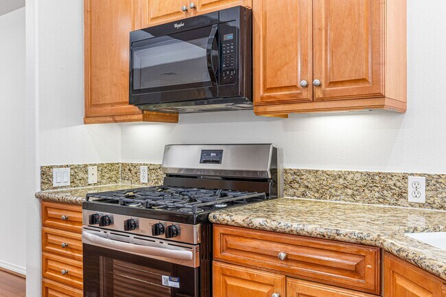 Building Photo - 3-Bedroom Townhome in Gated Bay Harbor – A...
