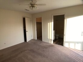Building Photo - 2536 Flint Dr