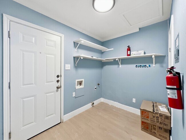 Building Photo - 7107 Dan-Jean Dr