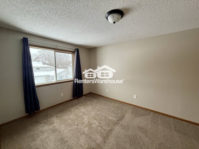 Building Photo - 6762 Gretchen Ct N
