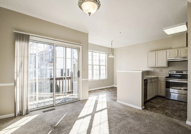 Building Photo - 4BD/3.5BA:  Spacious End Unit, Brick Townhome at the Knolls in Crofton.