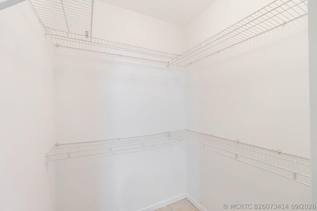 Building Photo - 622 Lytle St