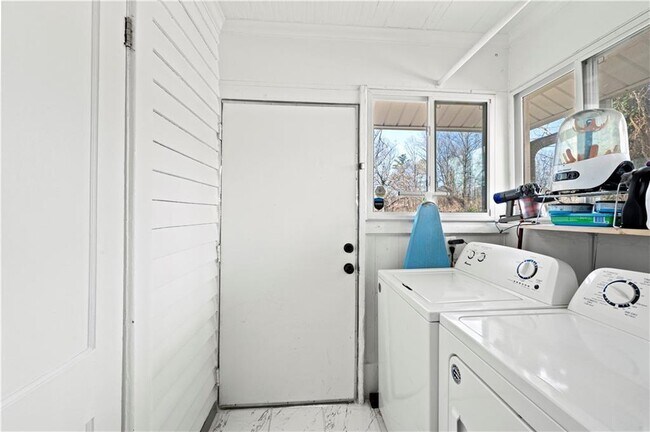 Building Photo - 443 3rd Ave