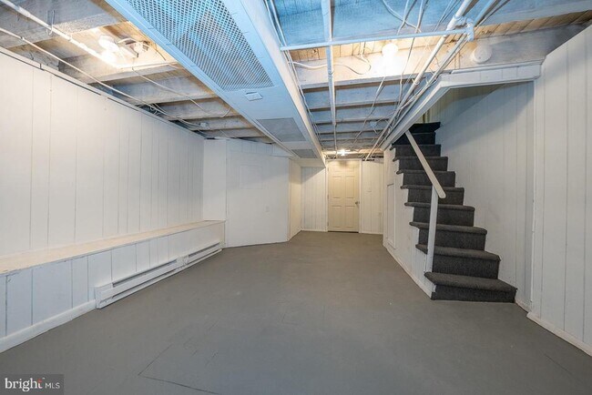 Building Photo - 34 W Durham St