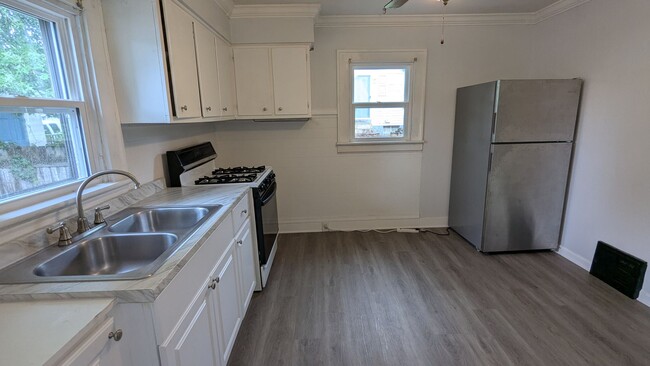 Building Photo - Newly renovated 2-bedroom, 1-bathroom home...