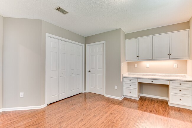 Building Photo - 208 Stonington Dr